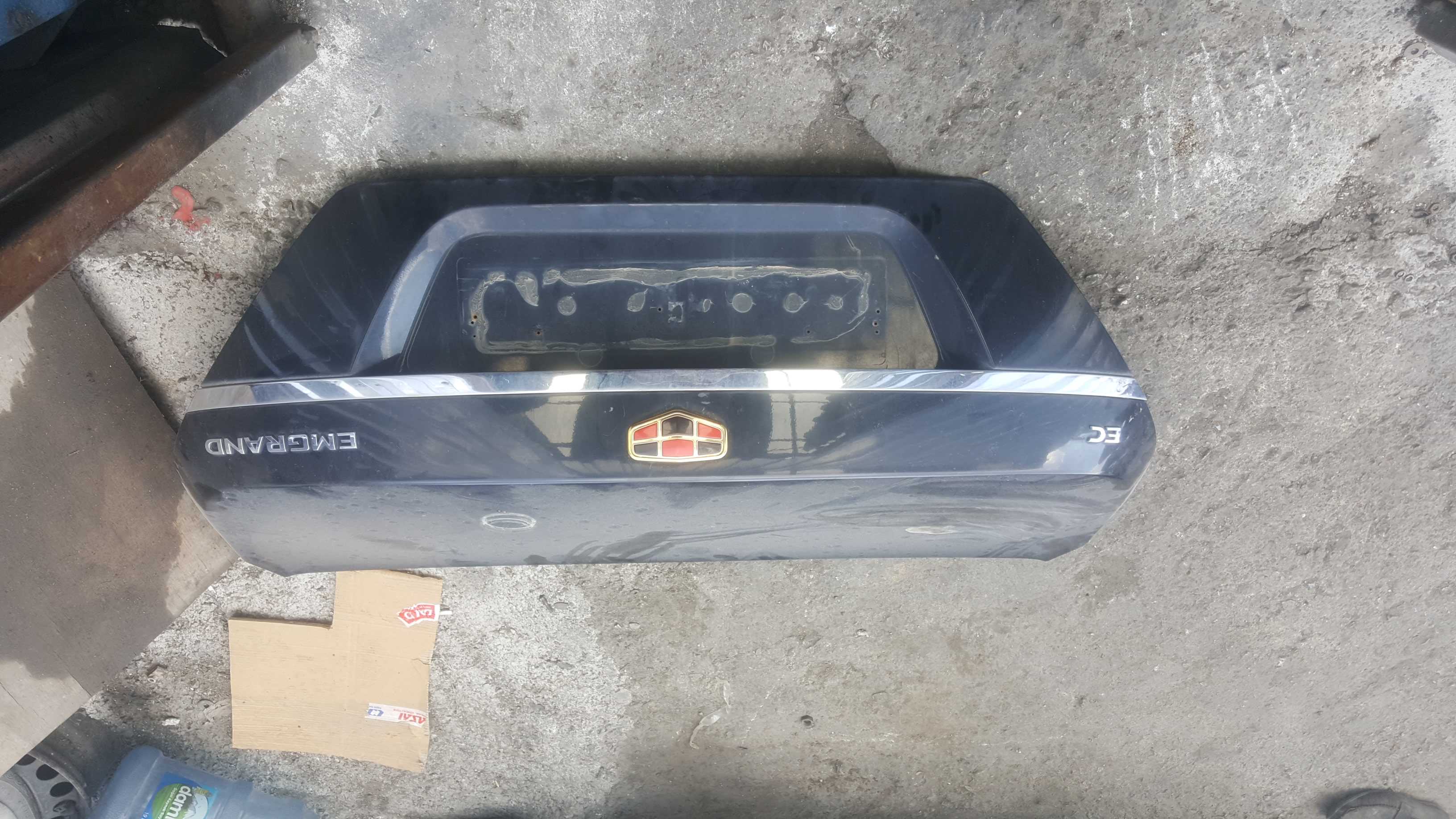 geely emgrand bagaj kapagı dolu
